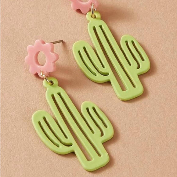 Jewelry - 🌵New green catus drop earrings